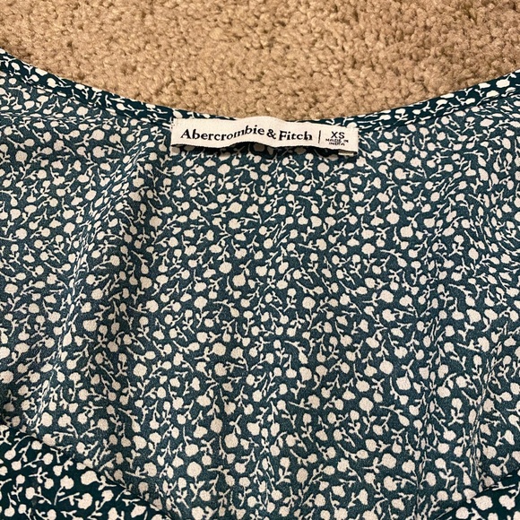 Abercrombie & Fitch Long Puff Sleeve Top - Picture 3 of 3